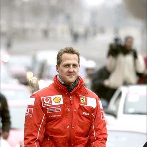 Archives - Michael Schumacher sur les Champs-Élysées. AGENCE / BESTIMAGE
