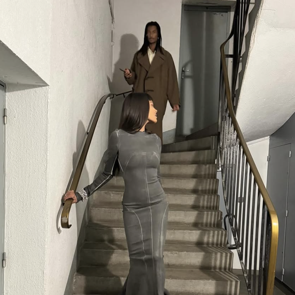 Né en Guyane française, le maquilleur autodidacte a découvert cet art "Alors qu’il étudiait les sciences politiques à Lyon". Et c'est en assistant un ami maquilleur qu'il a découvert sa passion pour la beauté. 

Tina Kunakey a posté plusieurs photos aux côtés d'Harold James en amont d'un événement organisé par la marque Tiffany and Co le 31 mars 2025 via Instagram ©tinakunakey