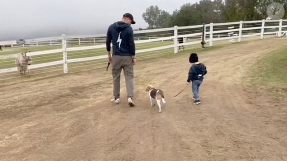 Harry, Archie et Guy, le chien récemment décédé de Meghan Markle

Instagram : Meghan Markle/JLPPA
