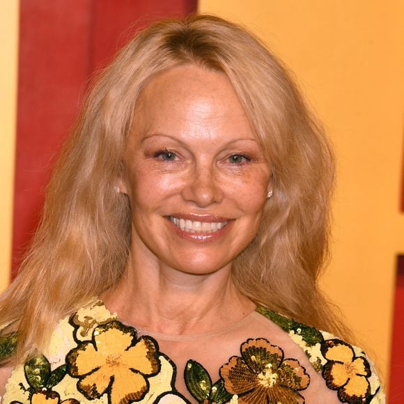 Pamela Anderson a troqué son blond légendaire pour une chevelure cuivrée et une coupe plus effilée.

Pamela Anderson lors de la soirée des Oscars Vanity Fair 2024 organisée par Radhika Jones au Wallis Annenberg Center for the Performing Arts à Beverly Hills, Los Angeles, Californie, Etats-Unis, le 10 mars 2024. © WALTER / BESTIMAGE