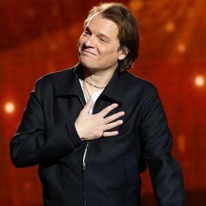 Face à Thibaut Gauthier, le chanteur a livré une critique sans détour des médias mainstream, visant tout particulièrement certaines chaînes d’information et institutions culturelles

Exclusif - Benabar pour les surprises de l'enregistrement de l'émission "La Boîte à secrets", présentée par F.Bollaert et diffusée le 16 janvier 2026 sur France 3, dans les studios du Lendit à Saint-Denis, France, le 16 décembre 2025. © Cyril Moreau/Bestimage