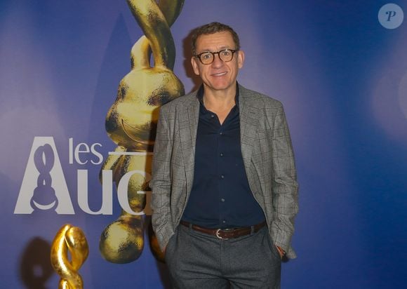 Dany Boon -  Première cérémonie des "Auguste de l'humour"  récompensant les spectacles de stand up comedy et les performances humoristiques, à la salle "Nouveau Siècle" à Lille, dans le nord de la France, le 3 février 2025. 8 prix ont été attribués dont les révélations vidéo-web, scénique, réseaux sociaux, le spectacle de l'année ou encore un prix d'honneur. Des statuettes nommées « Smile » ont été spécialement réalisées, par un sculpteur pop-art, dont le nom d'artiste est aussi Auguste. © Stéphane Vansteenkiste/Bestimage