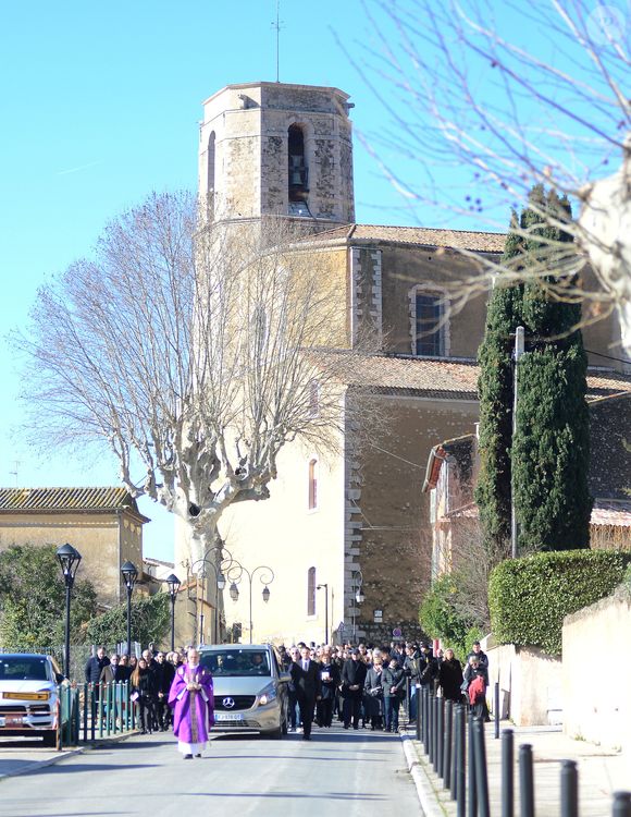 Qu'est-il arrivé à Clément Bruno, décédé à 77 ans ?  

Cortège funèbre - Obsèques du chef Clément Bruno en la collégiale Saint-Martin de Lorgues, France, le 3 février 2025. © Alain Brun-Jacob/Bestimage