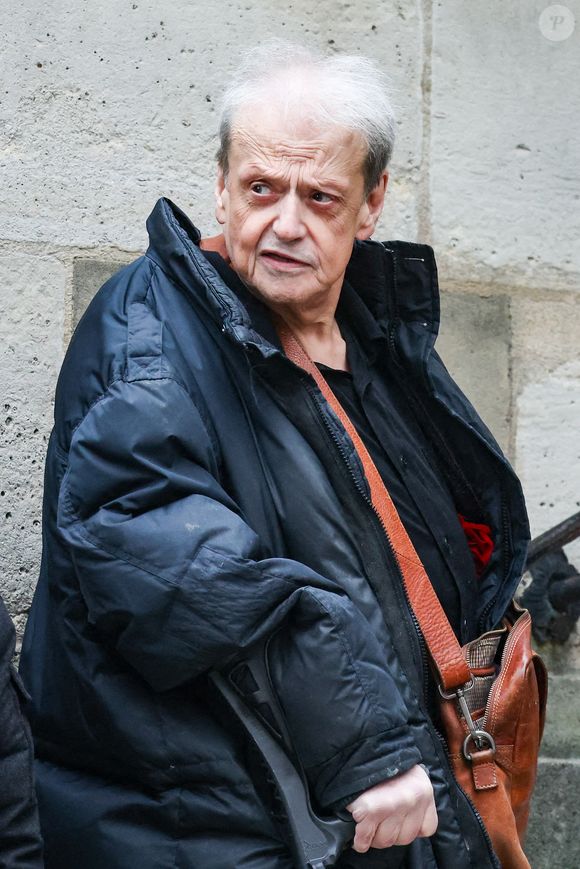 Guy Carlier - Arrivées aux obsèques de C.Laborde en l’église Saint-Roch à Paris, le 6 février 2025. Décédée le 28 janvier 2025 à l'âge de 73 ans, l'ancienne présentatrice météo de TF1 (1988 - 2017) était atteinte de la maladie neurodégénérative à corps de Lewy. 
© Jacovides - Moreau / Bestimage
