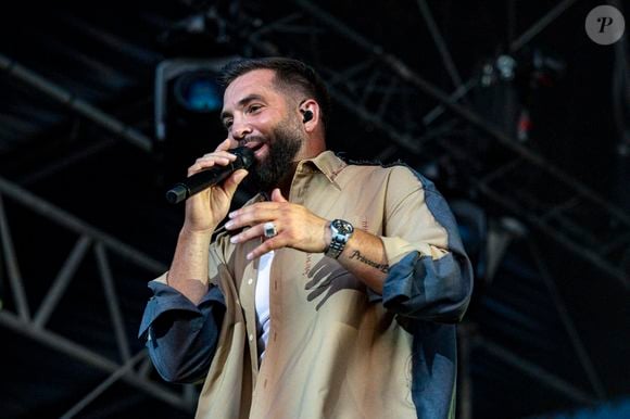 "Mon trésor, ma fierté, mon amour. Aujourd'hui à 15:10 notre petit garçon est arrivé au monde", avait confié l'heureux papa sur Instagram en mai.

Kendji Girac en concert lors du festival de musique du Printemps de Perouges au Chateau de Saint-Maurice-de-Remens le 29 juin 2025. © Sandrine Thesillat / PsNewZ / Bestimage