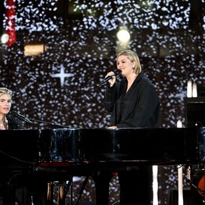 Exclusif - Alice Taglioni et Louane - Enregistrement de l'émission "Cannes chante le Cinéma" sur la célèbre plage Macé de Cannes, le 25 mai 2023 lors de la 76ème édition du Festival de Cannes le 25 mai 2023. © Bruno Bebert-Tiziano da Silva/Bestimage