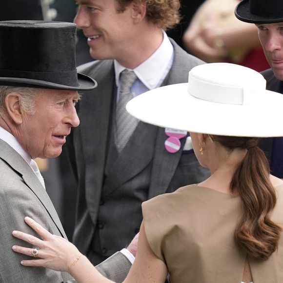 Le roi Charles III et la princesse Eugénie lors de la quatrième journée du Royal Ascot à l'hippodrome d'Ascot, dans le Berkshire. 20 juin 2025. © Andrew Matthews/PA Wire.