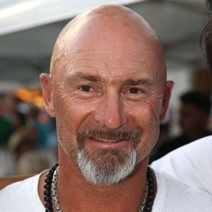 Vincent Lagaf' - Soirée hommage à Eddie Barclay pour les 10 ans de sa disparition, une fiesta blanche avec apéro géant, concours de boules, concerts, sur la place des Lices à Saint-Tropez, le 29 juillet 2015.