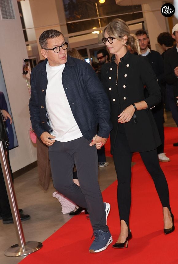 L'acteur était venu avec sa compagne Clara, de 16 ans sa cadette.

Dany Boon et sa compagne Clara Vello au photocall de la première du film "Karma" au cinéma Pathé Palace à Paris le 13 octobre 2026. 

© Coadic Guirec / Bestimage
