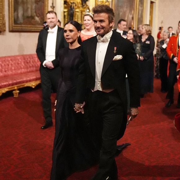 David et Victoria Beckham se dirigent vers l'East Gallery pour assister au banquet d'État de l'émir du Qatar, le cheikh Tamim bin Hamad Al Thani, au palais de Buckingham, à Londres, lors de sa visite d'État au Royaume-Uni. Londres, Royaume-Uni, mardi 3 décembre 2024. Photo by Aaron Chown/PA Wire/ABACAPRESS.COM