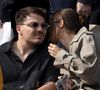 Côté vins, la bouteille la plus onéreuse atteint 2 700 euros, tandis que la plus accessible s’élève à 300 euros. 

Antoine Dupont et sa compagne Iris Mittenaere en tribunes lors de la finale messieurs des Internationaux de France de Tennis de Roland Garros 2025 (jour 15), à Paris, France, le 8 juin 2025. © Cyril Moreau/Bestimage