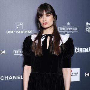 Clara Luciani - Vernissage de l'exposition de 'Wes Anderson' à la Cinémathèque Française de Paris le 17 mars 2025. © Denis Guignebourg/Bestimage