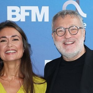 Julie Hammett et Laurent Ruquier lors de la conférence de presse de rentrée BFM TV. - RMC du groupe Altice France à Paris, France, le 31 août 2023. © Coadic Guirec/Bestimage