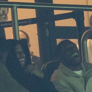 Ousmane Dembélé et Bradley Barcola dans les tribunes du match de football de qualification pour la coupe du monde 2026 opposant la France à Azerbaïdjan (3-0) au Parc des Princes à Paris, France, le 10 octobre 2025. © Cyril Moreau/Bestimage