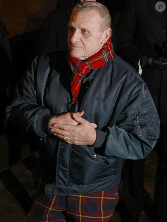 Jean-Charles de Castelbajac raconte que ce bijou a été transmis dans sa famille, passant notamment par sa grand-mère. 

Jean-Charles de Castelbajac - Les célébrités au défilé Jacquemus "Collection Homme Prêt-à-Porter Automne/Hiver 2026-2027" lors de la Fashion Week de Paris, le 25 janvier 2026

© Christophe Aubert / Bestimage