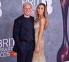 Invités pour un événement à Buckingham Palace, Jamie Laing et son épouse, enceinte, Sophie Habboo ont reproduit la fameuse danse sur les marches du palais.
Jamie Laing and Sophie Habboo au photocall des BRIT Awards 2025 à l'O2 Peninsula Square de Londres, Royaume Uni, le 1er mars 2025. © Justin Goff/GoffPhotos/Bestimage