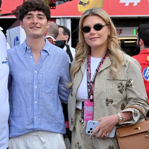 À quelques heures des qualifications du Grand Prix de Monaco, les célébrités étaient nombreuses à arpenter la pitlane de la Principauté.

Noah Schnapp et Camille Gottlieb dans les paddocks du Formula 1 Louis Vuitton Grand Prix de Monaco 2026, à Monte Carlo, Monaco, le 6 juin 2026. © Bruno Bebert/Bestimage