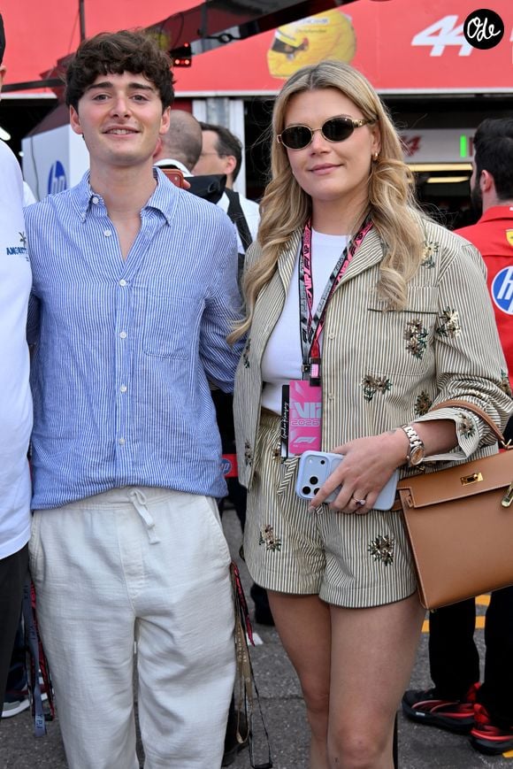 À quelques heures des qualifications du Grand Prix de Monaco, les célébrités étaient nombreuses à arpenter la pitlane de la Principauté.

Noah Schnapp et Camille Gottlieb dans les paddocks du Formula 1 Louis Vuitton Grand Prix de Monaco 2026, à Monte Carlo, Monaco, le 6 juin 2026. © Bruno Bebert/Bestimage