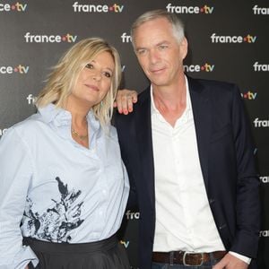 Flavie Flament et Julien Arnaud au photocall de la conférence de presse de rentrée de France Télévisions à Paris, France, le 4 septembre 2024. © Coadic Guirec/Bestimage