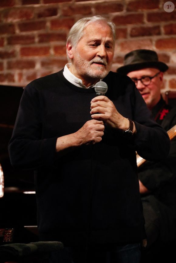 Exclusif - Jean-Jacques Debout - Dernier tour de chant de Jean-Jacques Debout au club "Le Bal Blomet " à Paris le 22 mars 2025. Jean-Jacques Debout, qui nous a écrit de si belles chansons, interpète un mélange de ses anciens succès de et de nouvelles compostions "Au Revoir Mais Pas Adieu", dont une consacrée au Bal Blomet. © Christophe Clovis/Bestimage