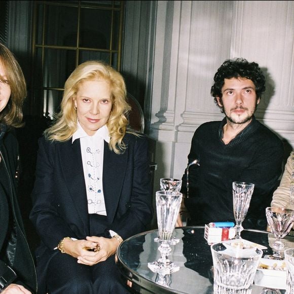 "Nathalie Baye" "Sylvie Vartan" "Melvil Poupaud" et "Noémie Lvovsky" dîner chez "Baccarat" pour le film "Les Sentiments" "Plan serré" féminin homme assis chanteuse actrice réalisatrice BERTRAND RINDOFF PETROFF / BESTIMAGE
