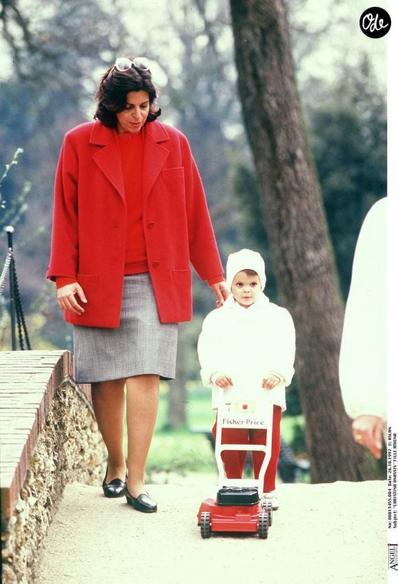 Archives rétro – Christina Onassis et sa fille Athina à Paris, au ski (plan serré). Aslan / Bestimage.
