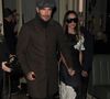 Les absences répétées aux événements familiaux ont accentué le malaise.

Sir David Beckham et son épouse Lady Victoria Beckham ont dîné au Dorian bistro à Notting Hill avec leurs amis Jamie Salter et Sheryl Salter. Nigella Lawson, qui mangeait également dans le restaurant, a pris une photo avec les Beckham avant de partir ! Le 13 novembre 2025 @ GOFF  / BESTIMAGE
