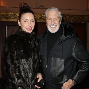 Exclusif - Jean-Claude Darmon et une amie - Célébrités assistent au spectacle "Authentique" de Ary Abittan à la Cigale à Paris les 18, 19, 22 et 23 février 2025. © Coadic Guirec/Bestimage