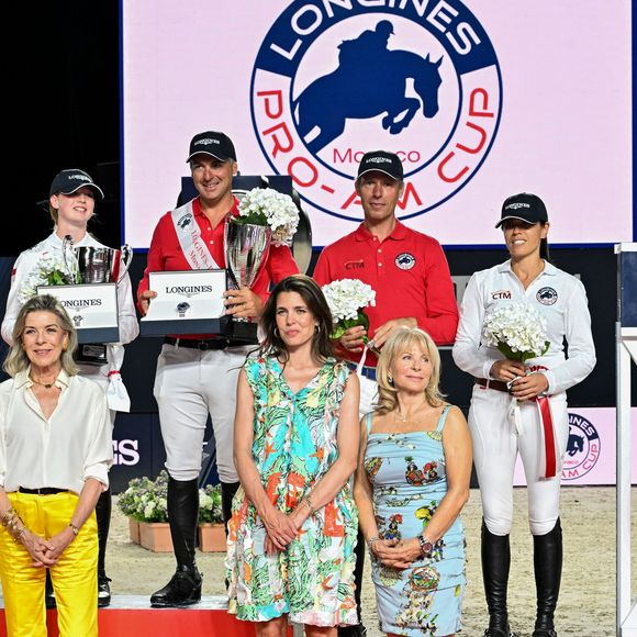 La princesse Caroline de Hanovre et sa fille Charlotte Casirgahi ont a assité à la Monaco Longines Pro Am Cup au profit de l' AMADE à Monaco, le 3 juillet 2026. Elles ont remis les prix en compagnie de Diane Fissore, la présidente du Jumping International de Monaco et de la Fédération équestre de Monaco. © Bruno Bebert/Bestimage
