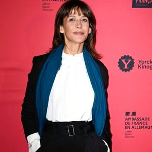 Sophie Marceau au photocall du film "Tout s'est bien passé" lors de la 21ème édition de la semaine du cinéma français à Berlin le 25 novembre 2021.
© Future-Image via ZUMA Press / Bestimage
# November 25, 2021, Berlin, Berlin, Deutschland: Sophie Marceau bei der Premiere des Kinofilms 'Alles ist gut gegangen / Tout s'est bien passÃ©' im Rahmen der 21. FranzÃ¶sischen Filmwoche im Cinema Paris. Berlin, 25.11.2021 | 00549616