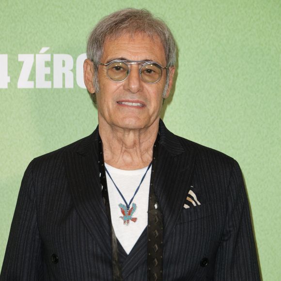 Pour remettre les pendules à l'heure, il explique également ne pas être milliardaire puisqu'il travaille "une fois tous les ans et demi".

Gérard Lanvin - Avant-première du film "4 Zéros" au cinéma Pathé Palace à Paris le 15 octobre 2024. © Coadic Guirec/Bestimage