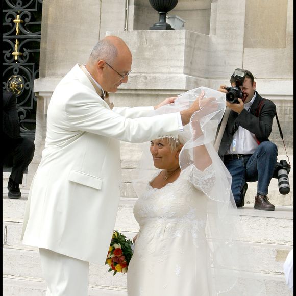 Archive - Mariage de Mimie Mathy et Benoist Gérard à la mairie de Neuilly Sur Seine le 27 août 2005. © Guillaume Gaffiot / Bestimage