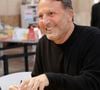 Son père est mort dix jours avant l’interview.

Arthur (Jacques Essebag)
Lors du bicentenaire de Hachette livre au Palais Brongniart " Les grandes rencontres Hachette " le 14 mars 2026. © Cédric Perrin/Bestimage