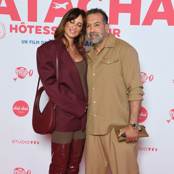 Née de son union avec un homme d'affaires prénommé Karim

Malika Ménard (Miss France 2010), enceinte et son mari Karim - Avant-première du film "Natacha, presque hôtesse de l'air" au cinéma Pathé Palace à Paris le 24 mars 2025. © Lionel Urman/Bestimage