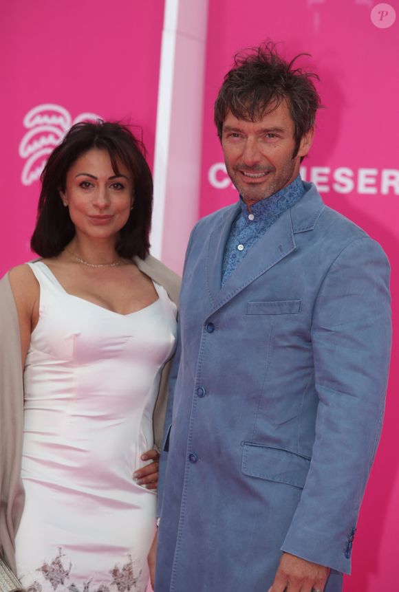 Hélène Sémonin et son mari Franck Sémonin au photocall de la cérémonie d'ouverture de la 5ème saison du festival International des Séries "Canneseries" à Cannes, France, le 1er avril 2022. © Denis Guignebourg/BestImage