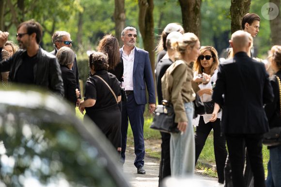 C'est à Pantin en région parisienne que les proches se sont réunis pour le dernier voyage de Sabine

Exclusif - Xavier Anthony - Obsèques de Sabine Anthony au cimetière carré juif de Pantin, le 1er août 2025. Agence / Bestimage