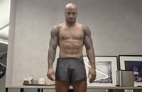 Thierry Henry en pleine séance de sport.