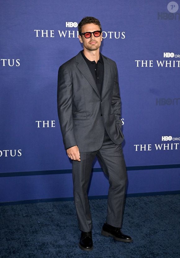 Theo James à la première de la série "The White Lotus" à Los Angeles, le 20 octobre 2022.

©Bestimage