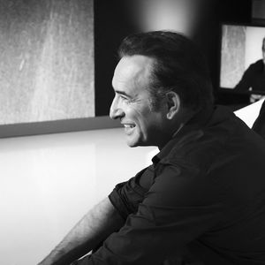 Exclusif -  Jean Dujardin, Jan Kounen, sur le plateau de Clique présenté par M.Achour, et diffusé sur Canal + le 27 octobre 2025, à Paris, France, le 21 octobre 2025. © Jack Tribeca/Bestimage