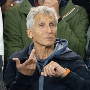 Nagui - Célébrités dans les tribunes du match de Ligue des Champions entre le PSG contre le Bayern de Munich (1-2) au Parc des Princes à Paris le 4 novembre 2025. © Cyril Moreau/Bestimage