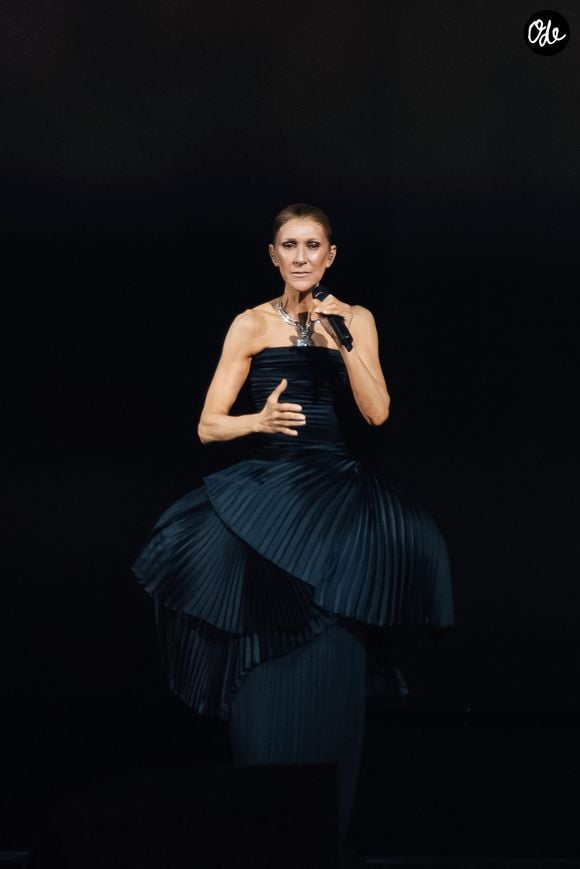 Celine Dion, tenue et bijoux Boucheron, lors de son premier concert à la Plénitude Arena à Paris La Défense le 12 septembre 2026. 

Photo : Agence / Bestimage