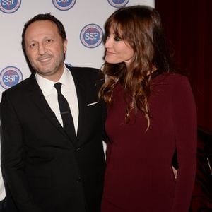 Exclusif - Arthur (Jacques Essebag) et sa compagne Mareva Galanter - Dîner de gala et vente aux enchère pour l'association "Sauveteurs sans frontières" ("Qui sauve une vie sauve l'humanité") à l'hôtel du collectionneur à Paris, France, le 13 février 2018.  © Rachid Bellak/Bestimage