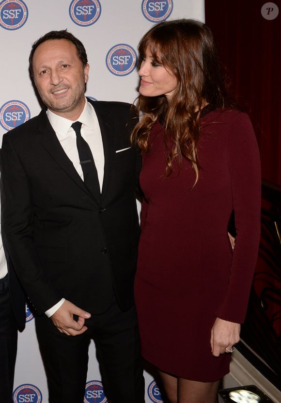 Exclusif - Arthur (Jacques Essebag) et sa compagne Mareva Galanter - Dîner de gala et vente aux enchère pour l'association "Sauveteurs sans frontières" ("Qui sauve une vie sauve l'humanité") à l'hôtel du collectionneur à Paris, France, le 13 février 2018.  © Rachid Bellak/Bestimage