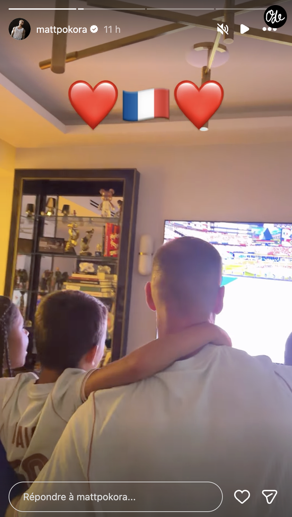 Ambiance survoltée à la maison : maillots floqués au nom des enfants, Marseillaise entonnée avant le coup d'envoi

Matt Pokora avec ses fils et sa belle-fille devant le match France/Maroc lors de la Coupe du Monde 2026 - Instagram
