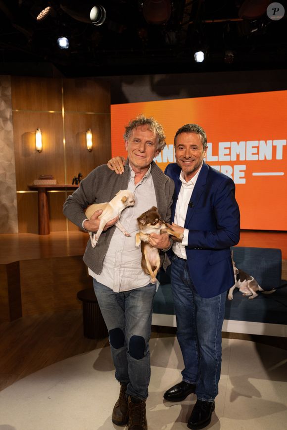 Il en a également profité pour faire une demande aux téléspectateurs : "Mangez-en moins, c’est très récent qu’on mange beaucoup de viande et beaucoup de poissons."


Bernard Montiel, Raphaël Mezrah, Oli. avec Charles Berling et Charles Edouard Fusari invités, Olivia Juriste et Sylvain Vétérinaire sur plateau de l'émission "Animalement Vôtre" présentée par Bernard Montiel à Paris, France, le 12 janvier 2026. © Julien Sarkissian/Bestimage