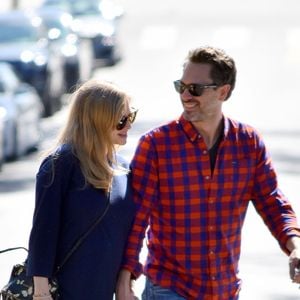 Leur belle histoire d'amour avait débuté sur les planches avant de se concrétiser sur les plateaux.

Exclusif - Amanda Seyfried, enceinte, et Thomas Sadoski se baladent à West Hollywood le 13 février 2017.

© Bestimage