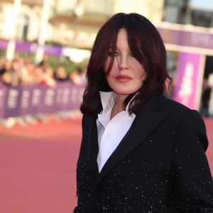 "Avec mes deux fils, c’est un peu l’histoire du soleil qui a rendez-vous avec la lune. Mais nous nous voyons dès qu’une éclipse se glisse dans nos agendas...", avait-elle révélé en 2018, comme ont pu le rapporter nos confrères de "Gala".

Isabelle Adjani - Arrivées à la cérémonie de clôture de la 50ème édition du Festival du Cinéma américain à Deauville. Le 14 septembre 2024
Denis Guignebourg / Bestimage