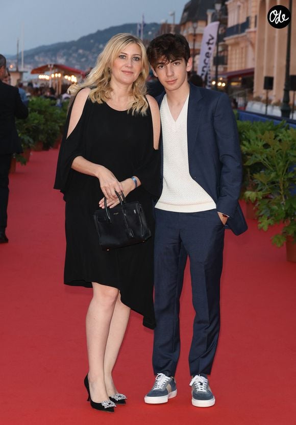 Amanda Sthers et Léon Hesby sur le tapis rouge du prix du court métrage lors du 37ème festival du film de Cabourg (37ème journées romantiques du 14 au 18 juin 2023), à Cabourg, France, le 16 juin 2023. © Coadic Guirec/Bestimage