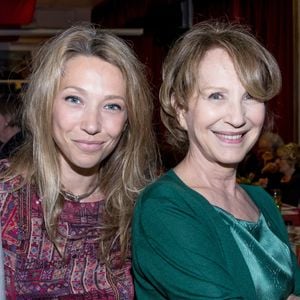 Laura Smet et sa mère Nathalie Baye à la soirée en l'honneur de Nathalie Baye, organisée par Louis Michel Colla, à La Chope des Puces, à Saint-Ouen.
© Cyril Moreau / Bestimage