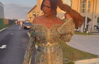 La chanteuse a également partagé des images de la deuxième robe plus traditionnelle qu'elle a portée, une création scintillante laissant ses épaules dénudées. 

Vitaa, Instagram mai 2025